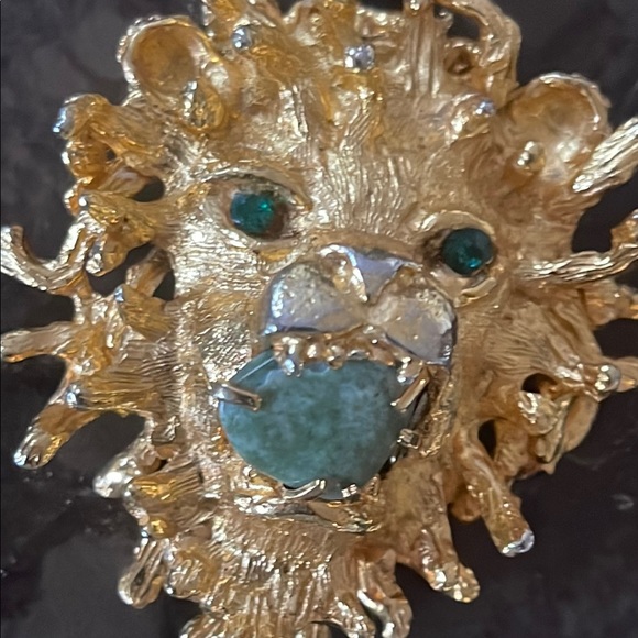 Green and Gold Lion Head Necklace - Picture 11 of 16